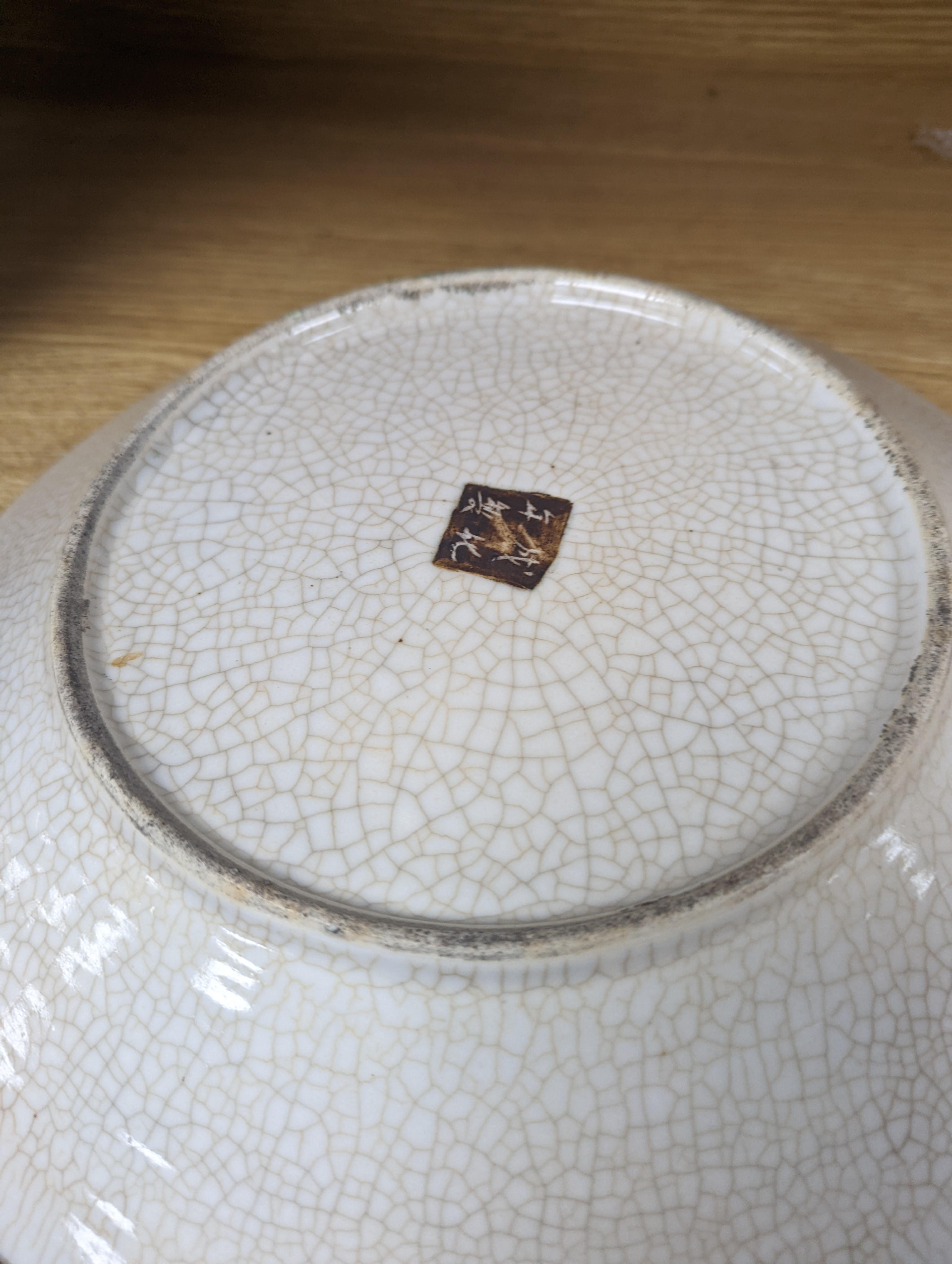 A Chinese famille verte 'warriors' crackle glaze dish 33cm